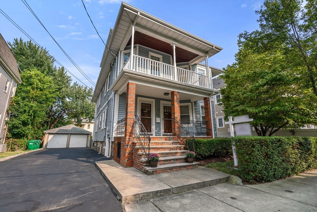 49 Kenmere Road, Medford, Massachusetts, 2 Bedrooms Bedrooms, 6 Rooms Rooms,1 BathroomBathrooms,Residential,For Sale,Kenmere Road,73489062