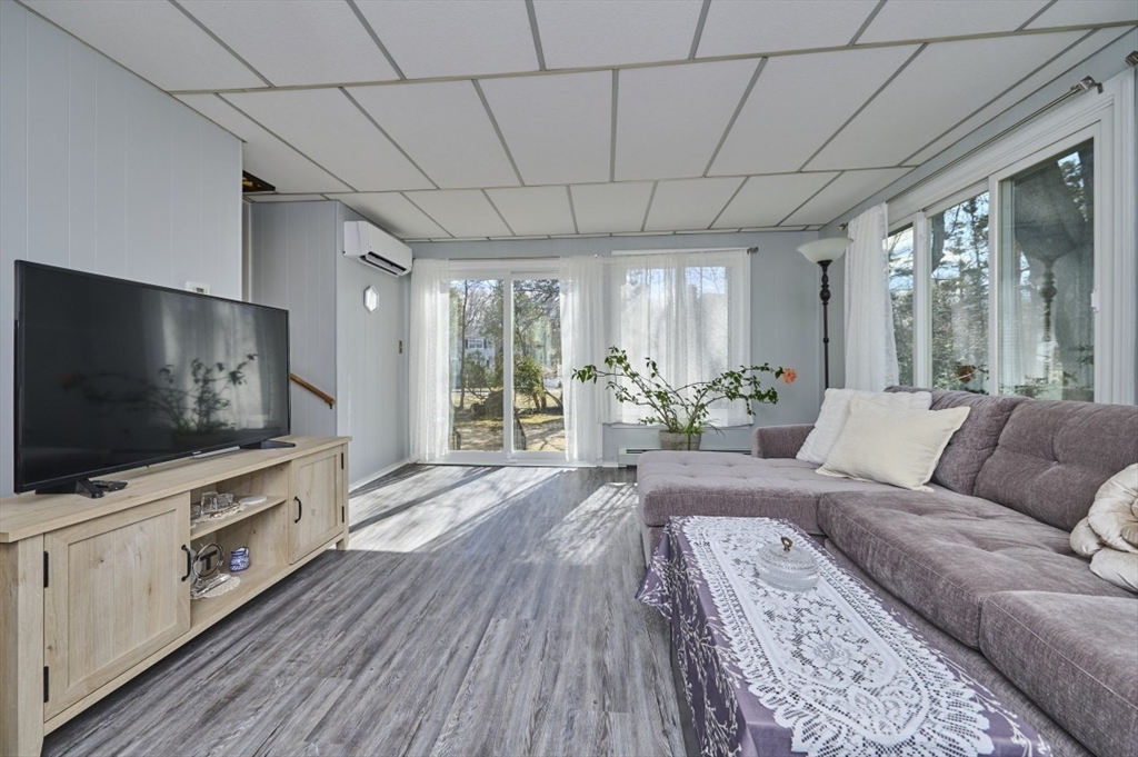 14 Woodside Terrace, Woburn, Massachusetts, 3 Bedrooms Bedrooms, 7 Rooms Rooms,1 BathroomBathrooms,Residential,For Sale,Woodside Terrace,73488974