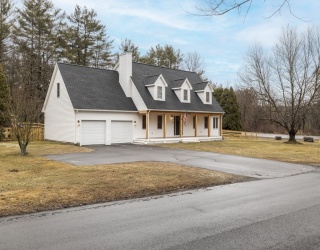 10 Alden St, Ludlow, Massachusetts, 3 Bedrooms Bedrooms, 10 Rooms Rooms,2.5 BathroomsBathrooms,Residential,For Sale,Alden St,73488914