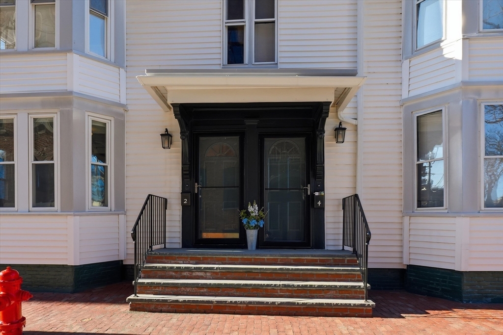 2 Prince Pl, Newburyport, Massachusetts, 3 Bedrooms Bedrooms, 7 Rooms Rooms,1.5 BathroomsBathrooms,Residential,For Sale,Prince Pl,73488984