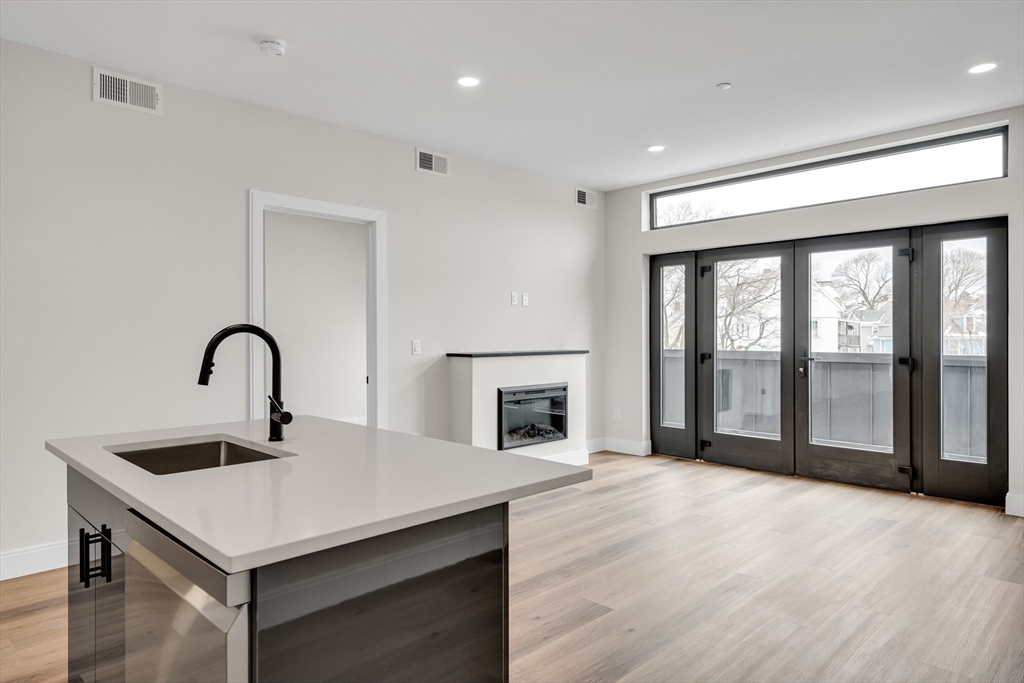 63 Belgrade Ave, Boston, Massachusetts, 1 Bedroom Bedrooms, 4 Rooms Rooms,2 BathroomsBathrooms,Residential Lease,For Rent,Belgrade Ave,73488955