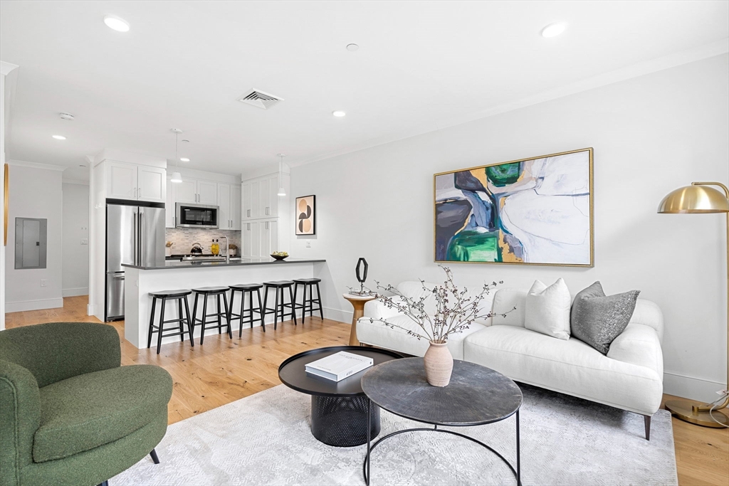 30 Polk St, Boston, Massachusetts, 2 Bedrooms Bedrooms, 4 Rooms Rooms,2 BathroomsBathrooms,Residential,For Sale,Polk St,73488900