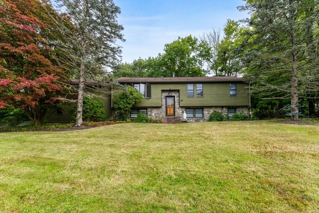 9 Karen Ln, Abington, Massachusetts, 3 Bedrooms Bedrooms, 9 Rooms Rooms,2 BathroomsBathrooms,Residential,For Sale,Karen Ln,73488994