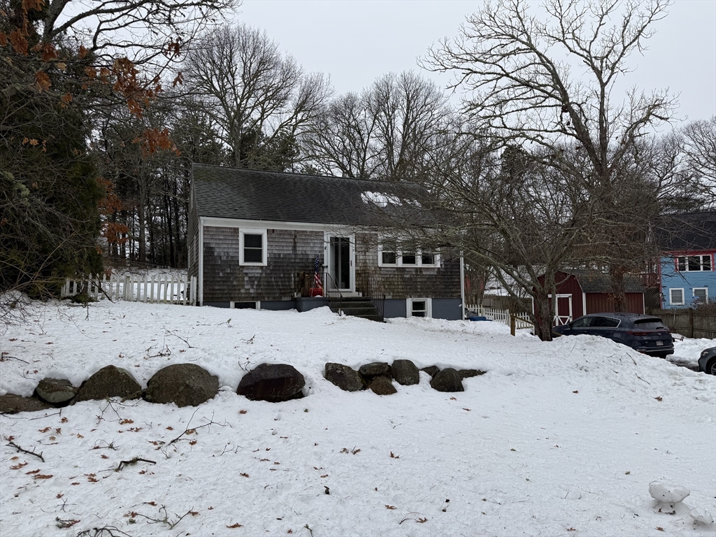 14 Saint Anns Ln, Falmouth, Massachusetts, 4 Bedrooms Bedrooms, 7 Rooms Rooms,2 BathroomsBathrooms,Residential,For Sale,Saint Anns Ln,73489005