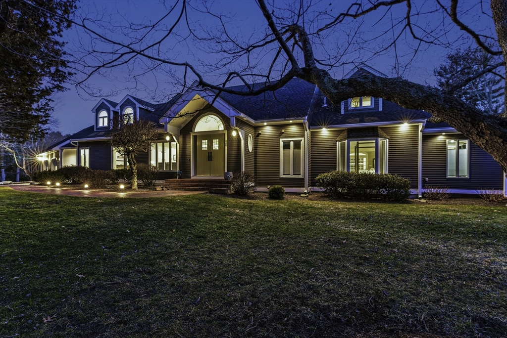 345 North St, Medfield, Massachusetts, 4 Bedrooms Bedrooms, 14 Rooms Rooms,4 BathroomsBathrooms,Residential,For Sale,North St,73489045