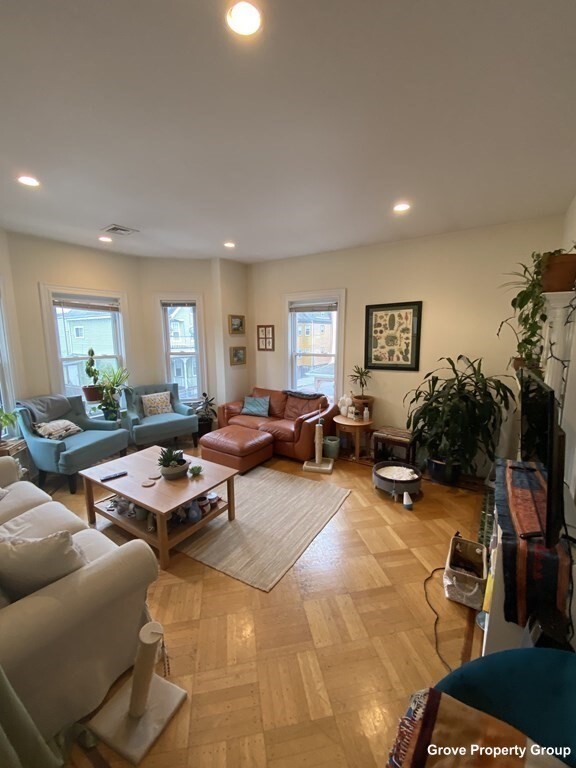 6 Westerly Rd, Boston, Massachusetts, 5 Bedrooms Bedrooms, 7 Rooms Rooms,2 BathroomsBathrooms,Residential Lease,For Rent,Westerly Rd,73489053