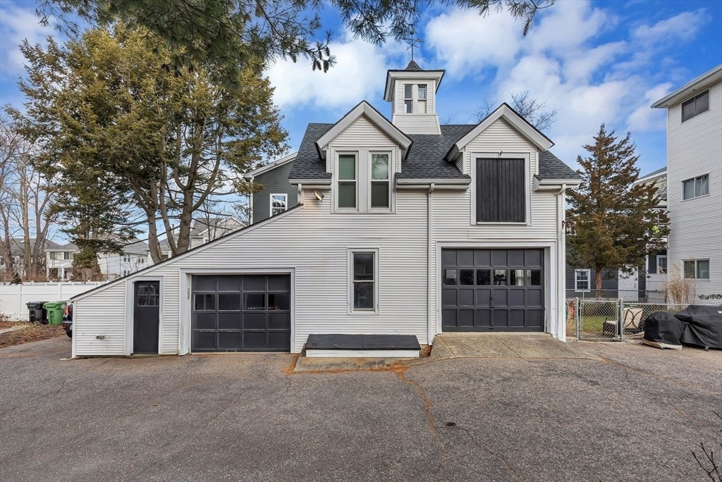 76 Hovey St, Watertown, Massachusetts, 4 Bedrooms Bedrooms, 8 Rooms Rooms,2.5 BathroomsBathrooms,Residential Income,For Sale,Hovey St,73489074