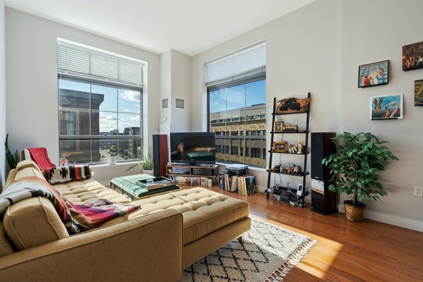 2 Rollins St, Boston, Massachusetts, 3 Bedrooms Bedrooms, 6 Rooms Rooms,2 BathroomsBathrooms,Residential Lease,For Rent,Rollins St,73483365