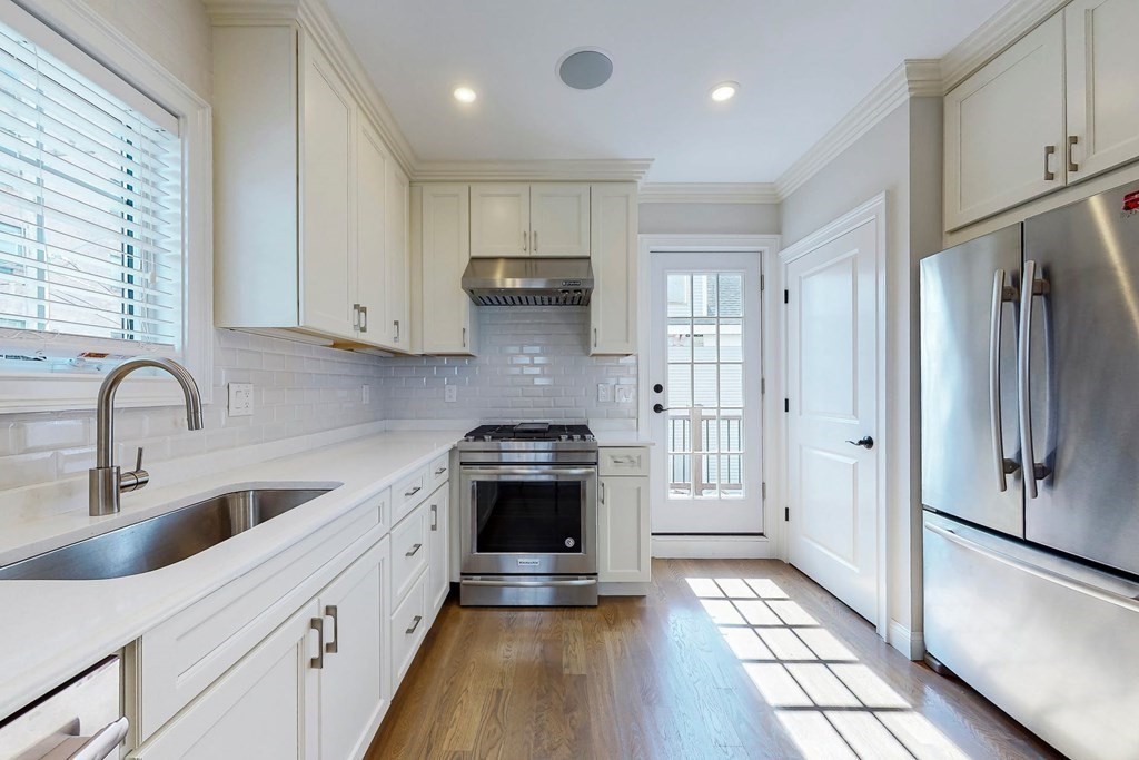 102 Beacon St, Somerville, Massachusetts, 3 Bedrooms Bedrooms, 7 Rooms Rooms,2 BathroomsBathrooms,Residential Lease,For Rent,Beacon St,73482804