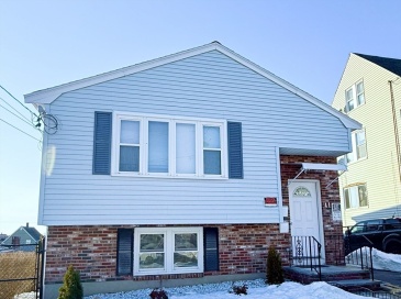 41 South Ave, Revere, Massachusetts, 5 Bedrooms Bedrooms, 9 Rooms Rooms,2 BathroomsBathrooms,Residential Income,For Sale,South Ave,73481105