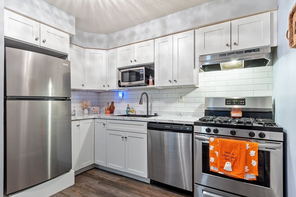655 W Lowell Ave, Haverhill, Massachusetts, 2 Bedrooms Bedrooms, 5 Rooms Rooms,1 BathroomBathrooms,Residential,For Sale,W Lowell Ave,73449248