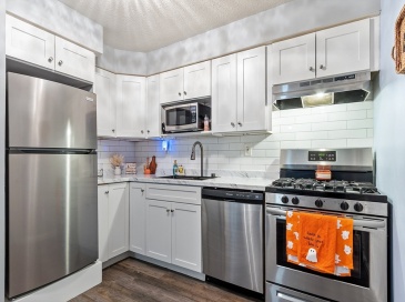 655 W Lowell Ave, Haverhill, Massachusetts, 2 Bedrooms Bedrooms, 5 Rooms Rooms,1 BathroomBathrooms,Residential,For Sale,W Lowell Ave,73449248