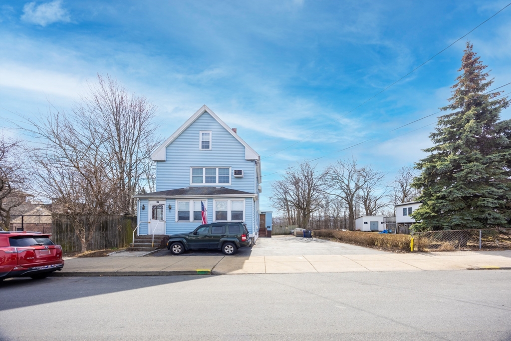 427 Crescent Avenue, Chelsea, Massachusetts, 8 Bedrooms Bedrooms, 14 Rooms Rooms,2 BathroomsBathrooms,Residential Income,For Sale,Crescent Avenue,73489318