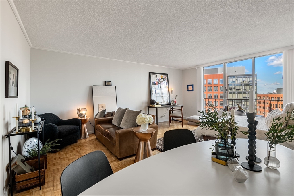 44 Washington St, Brookline, Massachusetts, 2 Rooms Rooms,1 BathroomBathrooms,Residential,For Sale,Washington St,73489328