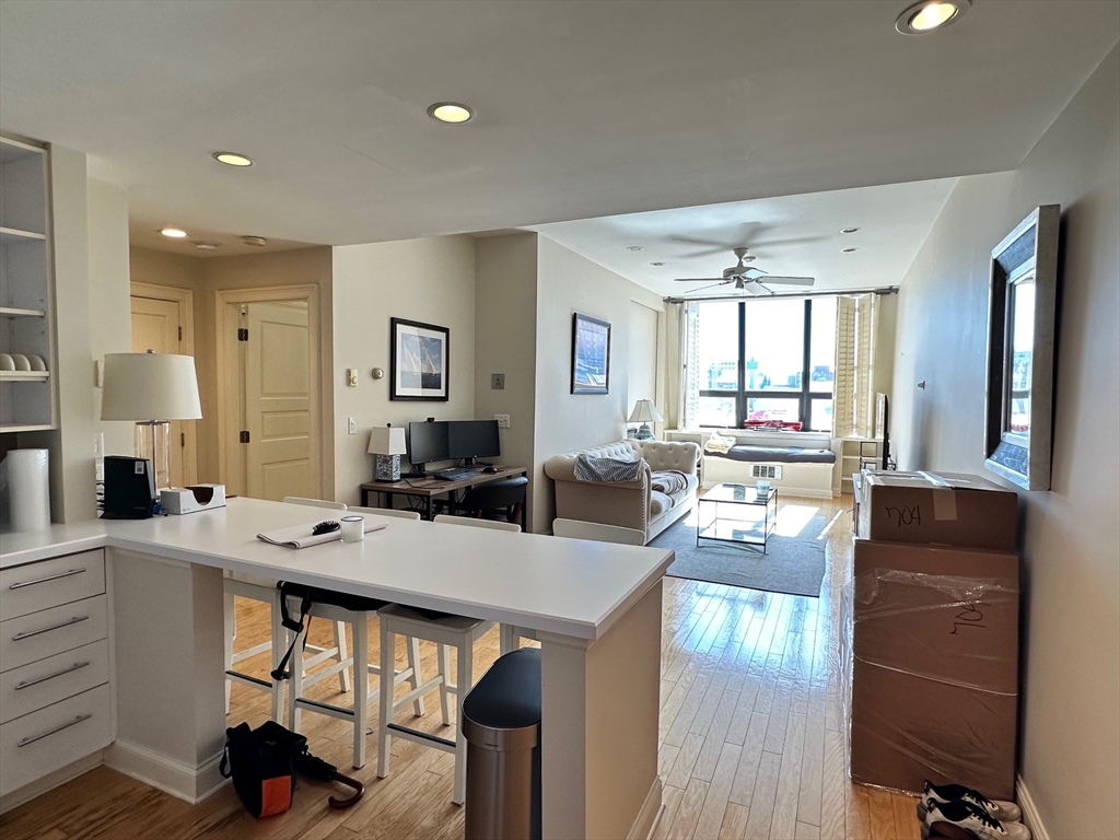 160 Commonwealth Avenue, Boston, Massachusetts, 1 Bedroom Bedrooms, 2 Rooms Rooms,1 BathroomBathrooms,Residential Lease,For Rent,Commonwealth Avenue,73489330