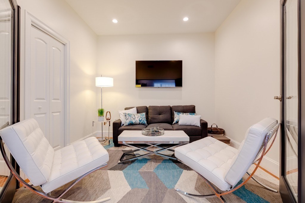 42 W Eagle Street, Boston, Massachusetts, 2 Bedrooms Bedrooms, 5 Rooms Rooms,2 BathroomsBathrooms,Residential,For Sale,W Eagle Street,73489187