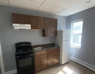 1170 Main St, Brockton, Massachusetts, 1 Bedroom Bedrooms, 2 Rooms Rooms,1 BathroomBathrooms,Residential Lease,For Rent,Main St,73489152