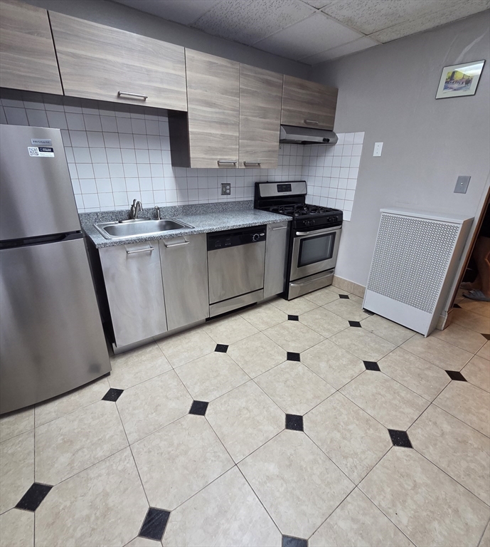 1710 Commowealth, Boston, Massachusetts, 3 Bedrooms Bedrooms, 6 Rooms Rooms,1 BathroomBathrooms,Residential Lease,For Rent,Commowealth,73489169