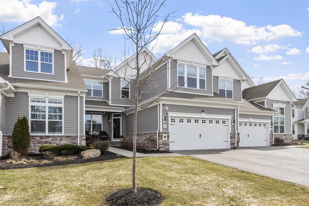 125 Phoebe Street, Methuen, Massachusetts, 3 Bedrooms Bedrooms, 10 Rooms Rooms,2.5 BathroomsBathrooms,Residential,For Sale,Phoebe Street,73489174