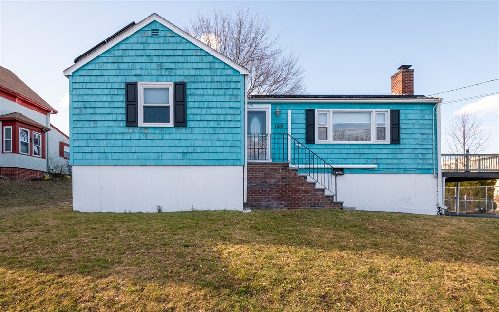 189 Holyoke St, Lynn, Massachusetts, 3 Bedrooms Bedrooms, 7 Rooms Rooms,2 BathroomsBathrooms,Residential,For Sale,Holyoke St,73489177