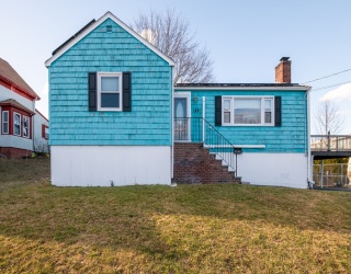 189 Holyoke St, Lynn, Massachusetts, 3 Bedrooms Bedrooms, 7 Rooms Rooms,2 BathroomsBathrooms,Residential,For Sale,Holyoke St,73489177