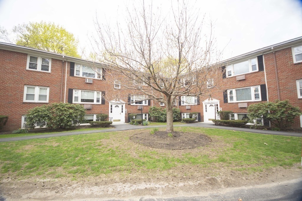 462 Nahatan St, Norwood, Massachusetts, 2 Bedrooms Bedrooms, 4 Rooms Rooms,1 BathroomBathrooms,Residential,For Sale,Nahatan St,73489192