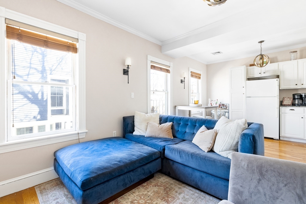 296 W Third, Boston, Massachusetts, 1 Bedroom Bedrooms, 2 Rooms Rooms,1 BathroomBathrooms,Residential,For Sale,W Third,73489230