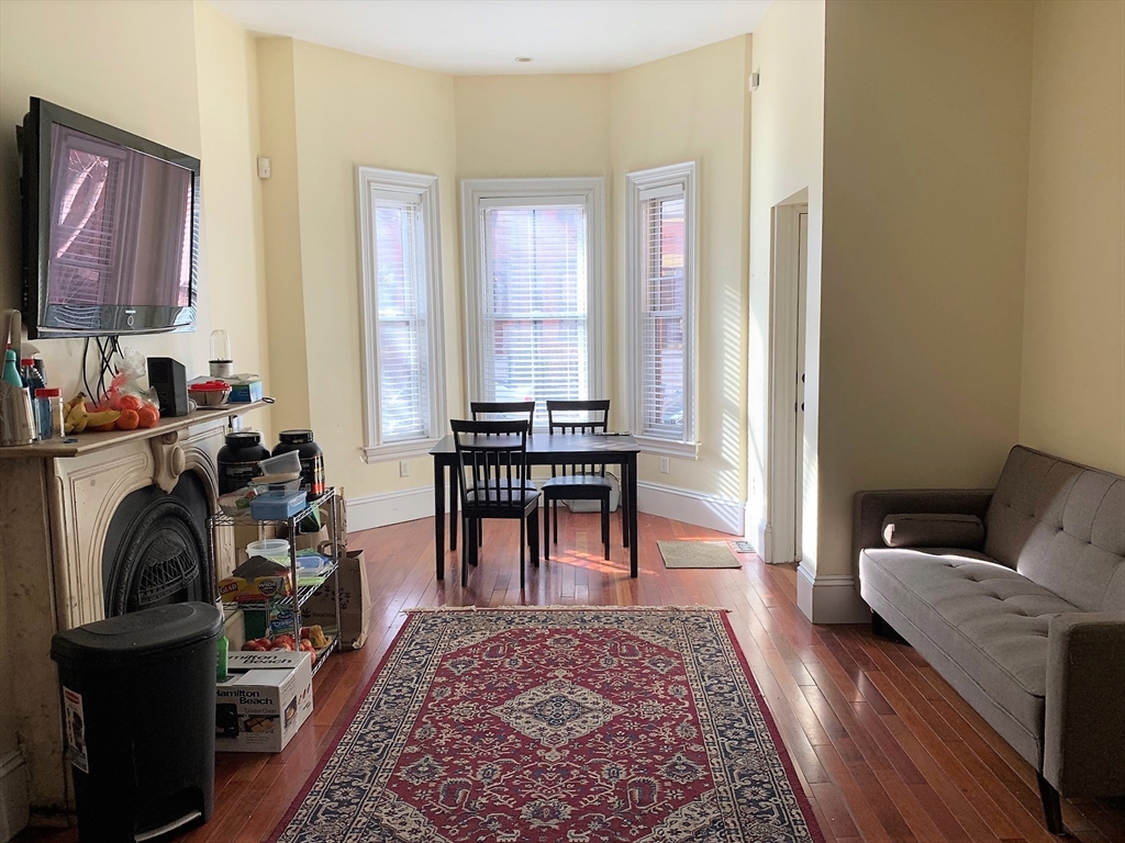 21 Worthington, Boston, Massachusetts, 4 Bedrooms Bedrooms, 5 Rooms Rooms,2 BathroomsBathrooms,Residential Lease,For Rent,Worthington,73489235