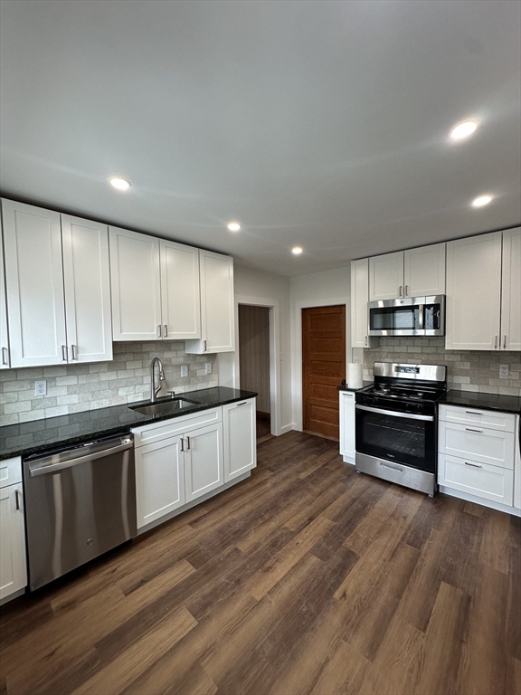 70 Adams St, Norwood, Massachusetts, 3 Bedrooms Bedrooms, 6 Rooms Rooms,1.5 BathroomsBathrooms,Residential Lease,For Rent,Adams St,73489237