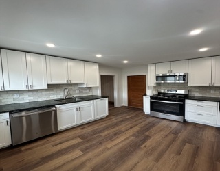 70 Adams St, Norwood, Massachusetts, 3 Bedrooms Bedrooms, 6 Rooms Rooms,1.5 BathroomsBathrooms,Residential Lease,For Rent,Adams St,73489237