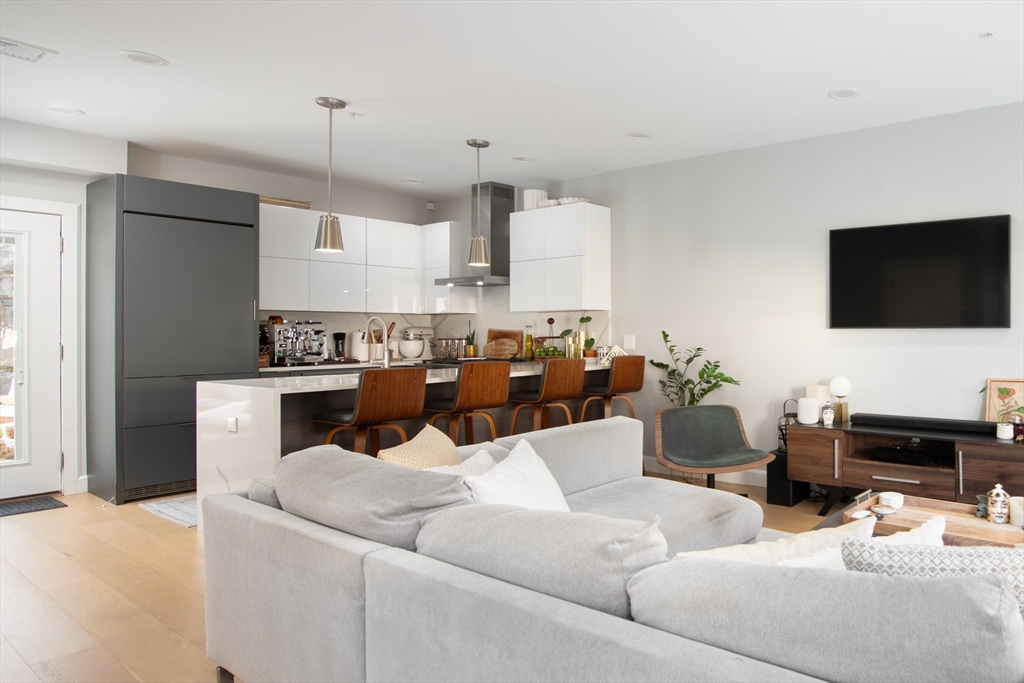 48 Robey St., Boston, Massachusetts, 3 Bedrooms Bedrooms, 7 Rooms Rooms,2.5 BathroomsBathrooms,Residential Lease,For Rent,Robey St.,73489240