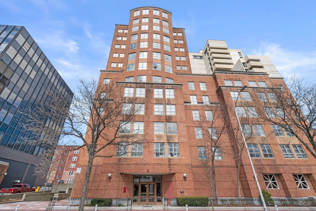 931 Massachusetts Ave, Cambridge, Massachusetts, 1 Bedroom Bedrooms, 3 Rooms Rooms,1.5 BathroomsBathrooms,Residential Lease,For Rent,Massachusetts Ave,73489172