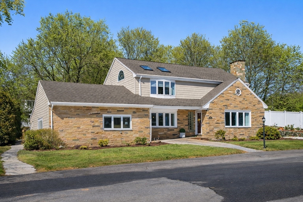 384 Brighton Street, Belmont, Massachusetts, 3 Bedrooms Bedrooms, 9 Rooms Rooms,3.5 BathroomsBathrooms,Residential,For Sale,Brighton Street,73489151