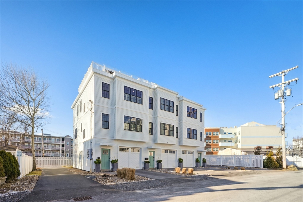 10 Berkley Rd, Hull, Massachusetts, 2 Bedrooms Bedrooms, 4 Rooms Rooms,2.5 BathroomsBathrooms,Residential,For Sale,Berkley Rd,73489344