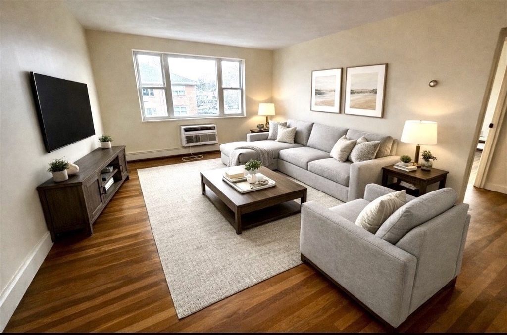 20 Whitman Rd, Waltham, Massachusetts, 2 Bedrooms Bedrooms, 4 Rooms Rooms,1 BathroomBathrooms,Residential,For Sale,Whitman Rd,73489324