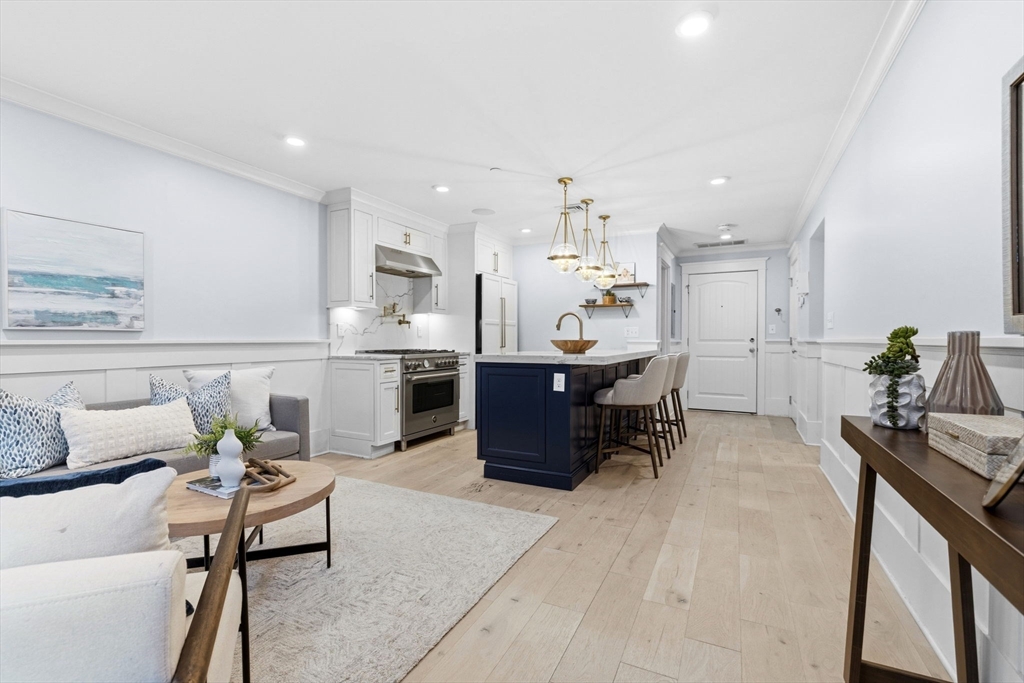 150-156 Athens St, Boston, Massachusetts, 2 Bedrooms Bedrooms, 4 Rooms Rooms,2 BathroomsBathrooms,Residential,For Sale,Athens St,73489272