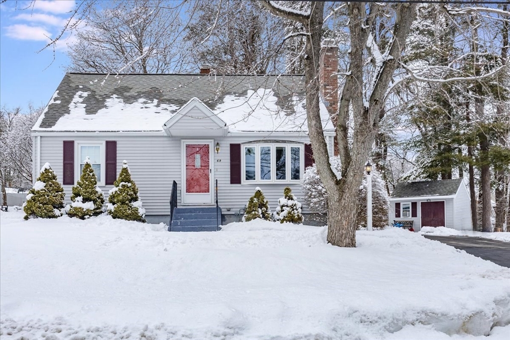 69 Springdale Ave, Dracut, Massachusetts, 3 Bedrooms Bedrooms, 6 Rooms Rooms,1 BathroomBathrooms,Residential,For Sale,Springdale Ave,73489309