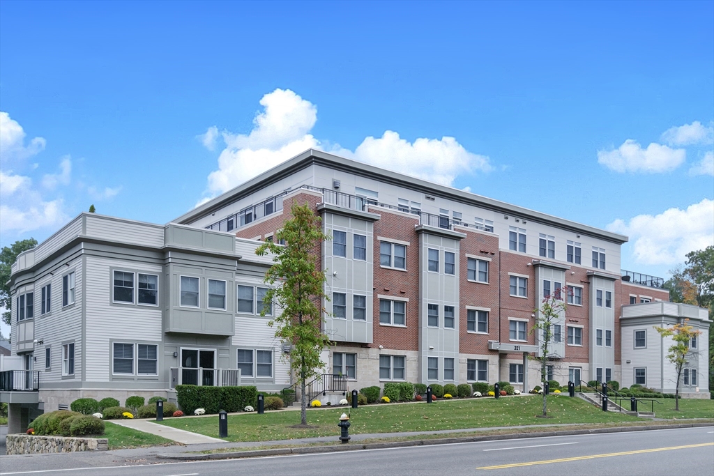 321 Hammond Pond Pkwy, Brookline, Massachusetts, 2 Bedrooms Bedrooms, 5 Rooms Rooms,2 BathroomsBathrooms,Residential Lease,For Rent,Hammond Pond Pkwy,73489388