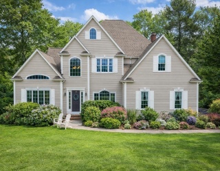 10 Anna Way, Norton, Massachusetts, 4 Bedrooms Bedrooms, 11 Rooms Rooms,2.5 BathroomsBathrooms,Residential,For Sale,Anna Way,73489207