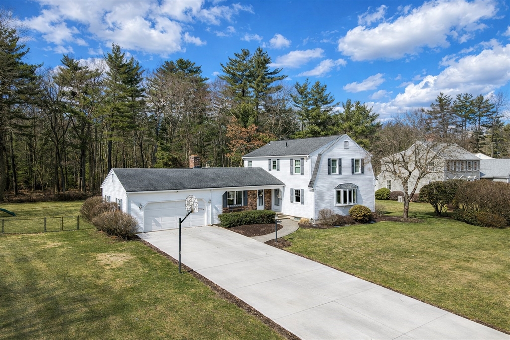 141 Tanglewood Drive, East Longmeadow, Massachusetts, 4 Bedrooms Bedrooms, 7 Rooms Rooms,3.5 BathroomsBathrooms,Residential,For Sale,Tanglewood Drive,73489414