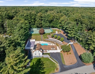 18 James Rd, Duxbury, Massachusetts, 4 Bedrooms Bedrooms, 8 Rooms Rooms,3.5 BathroomsBathrooms,Residential,For Sale,James Rd,73489423