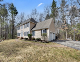 24 Evergreen Ln, Sturbridge, Massachusetts, 5 Bedrooms Bedrooms, 9 Rooms Rooms,3.5 BathroomsBathrooms,Residential,For Sale,Evergreen Ln,73489428