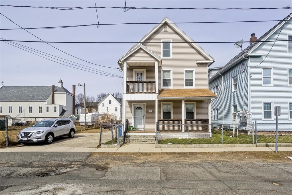 20 E School St, West Springfield, Massachusetts, 4 Bedrooms Bedrooms, 8 Rooms Rooms,2 BathroomsBathrooms,Residential Income,For Sale,E School St,73489437