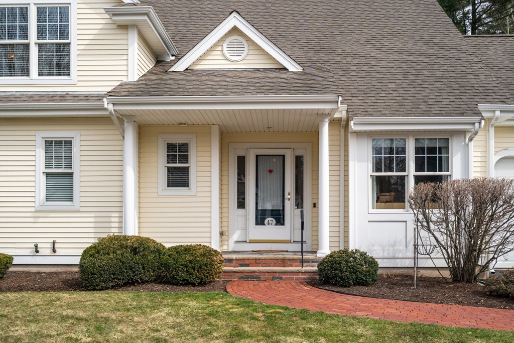 47 Holly Cir, Kingston, Massachusetts, 2 Bedrooms Bedrooms, 9 Rooms Rooms,3.5 BathroomsBathrooms,Residential,For Sale,Holly Cir,73489441