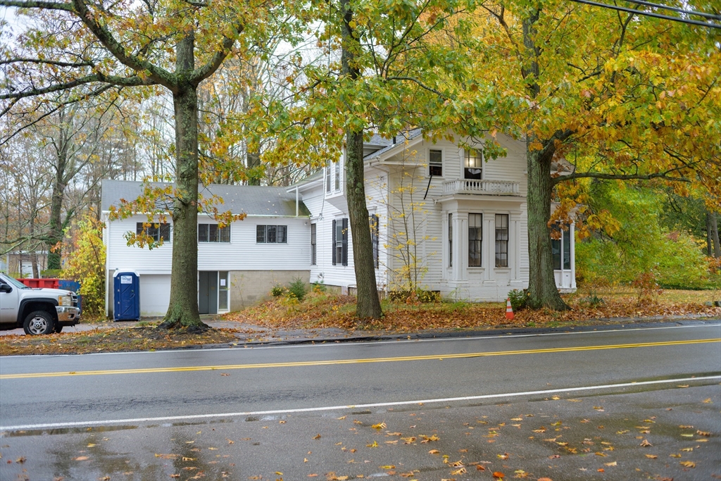 84 South St, Foxboro, Massachusetts, 6 Bedrooms Bedrooms, 10 Rooms Rooms,3 BathroomsBathrooms,Residential,For Sale,South St,73485369