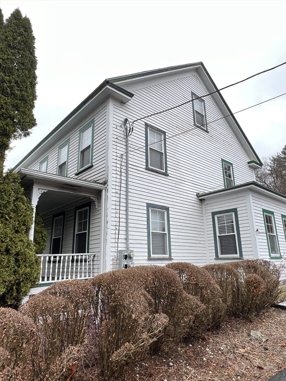8 Mechanic St, Ware, Massachusetts, 2 Bedrooms Bedrooms, 4 Rooms Rooms,1 BathroomBathrooms,Residential Lease,For Rent,Mechanic St,73489469
