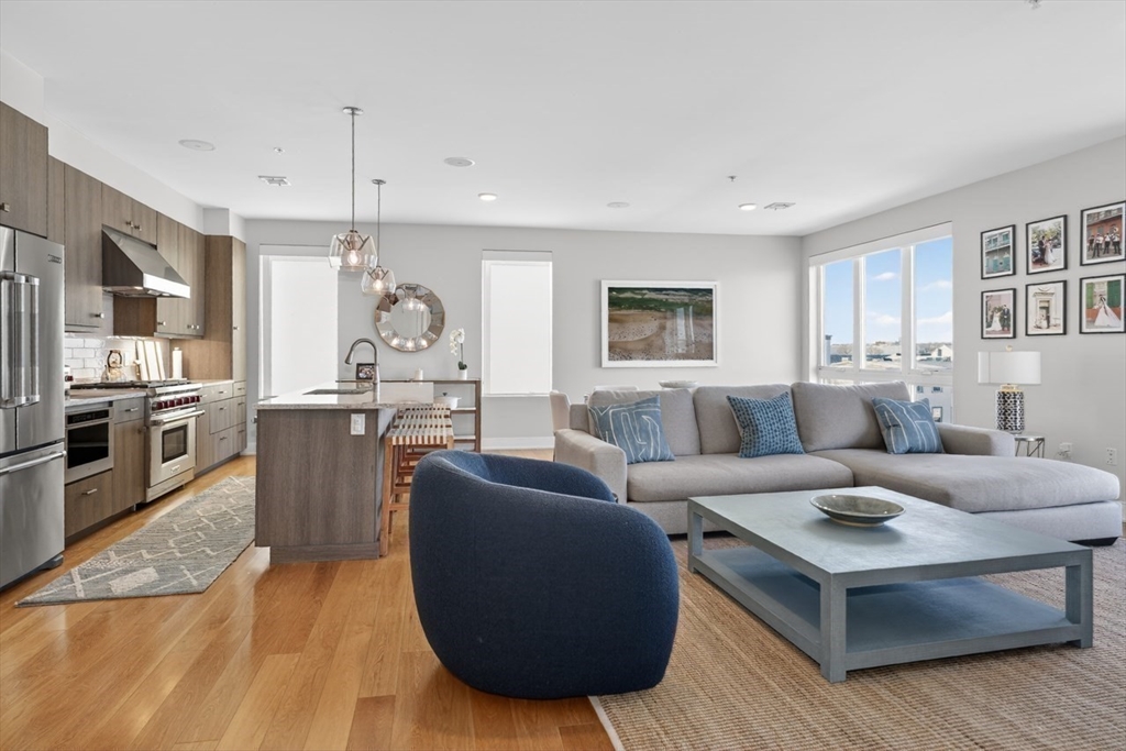 530 Dorchester Ave, Boston, Massachusetts, 2 Bedrooms Bedrooms, 5 Rooms Rooms,2 BathroomsBathrooms,Residential Lease,For Rent,Dorchester Ave,73489413