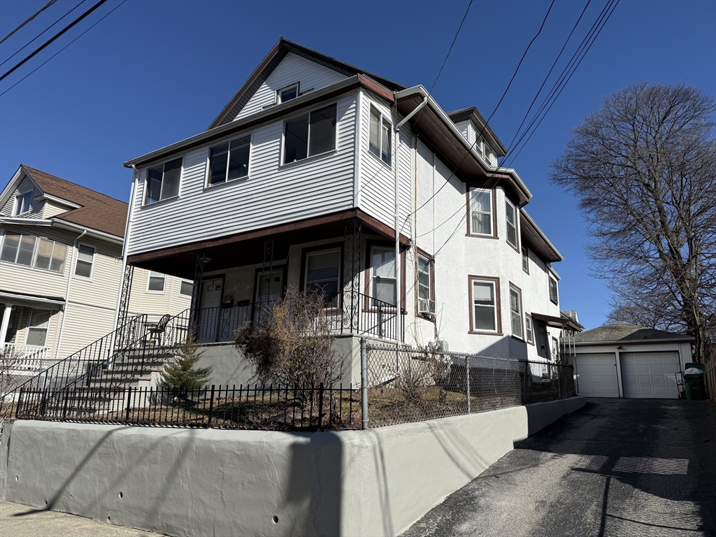28-30 Quincy St, Medford, Massachusetts, 7 Bedrooms Bedrooms, 12 Rooms Rooms,4 BathroomsBathrooms,Residential Income,For Sale,Quincy St,73489415