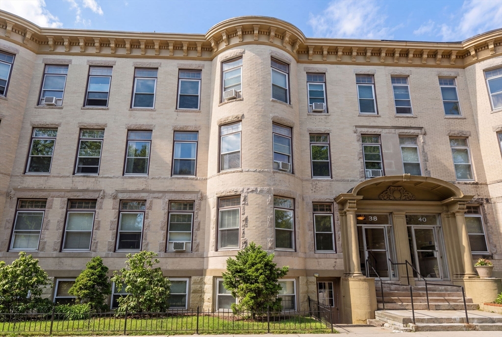 38 Winchester Street, Brookline, Massachusetts, 1 Bedroom Bedrooms, 3 Rooms Rooms,1 BathroomBathrooms,Residential,For Sale,Winchester Street,73489387