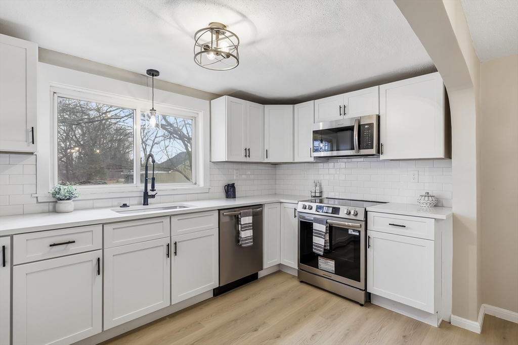 23 Sterling St, Chicopee, Massachusetts, 3 Bedrooms Bedrooms, 5 Rooms Rooms,1 BathroomBathrooms,Residential,For Sale,Sterling St,73489490